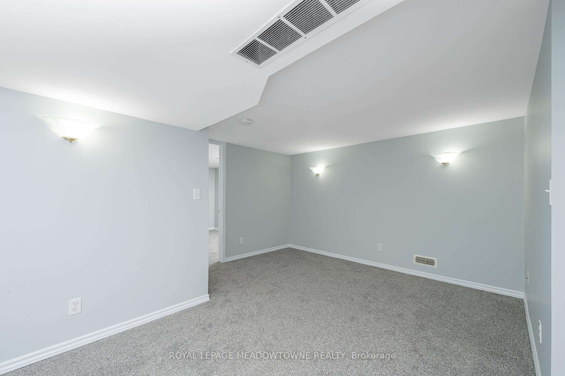 Photo 5 of Unit Unit B, 15 Summit Crescent, Guelph, Exhibition Park — HOMEH