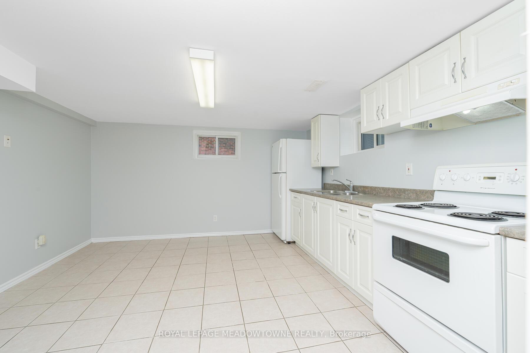 Photo 11 of Unit Unit B, 15 Summit Crescent, Guelph, Exhibition Park — HOMEH