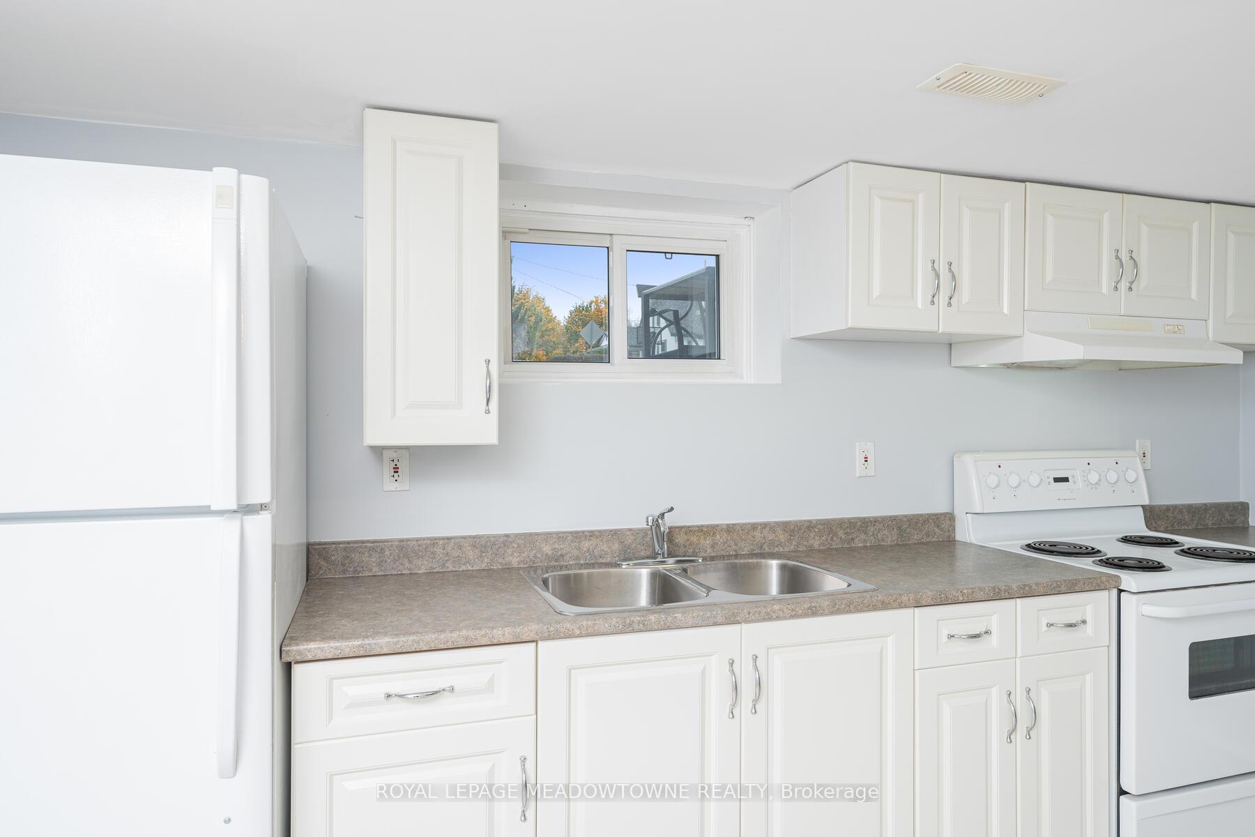 Photo 12 of Unit Unit B, 15 Summit Crescent, Guelph, Exhibition Park — HOMEH