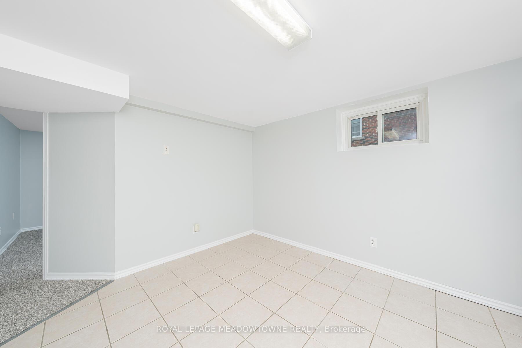 Photo 15 of Unit Unit B, 15 Summit Crescent, Guelph, Exhibition Park — HOMEH