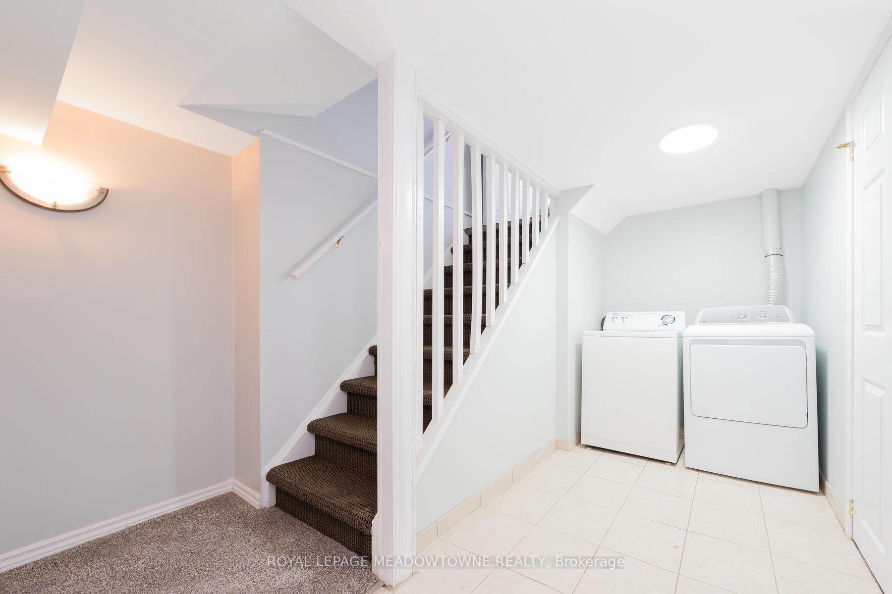 Photo 24 of Unit Unit B, 15 Summit Crescent, Guelph, Exhibition Park — HOMEH