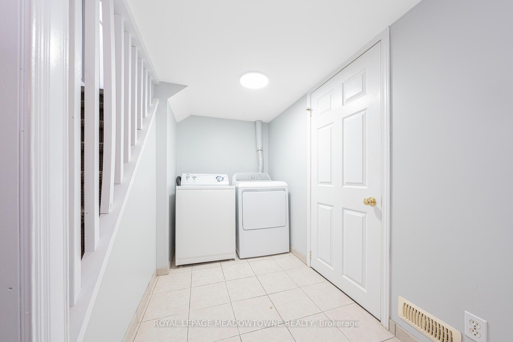 Photo 25 of Unit Unit B, 15 Summit Crescent, Guelph, Exhibition Park — HOMEH