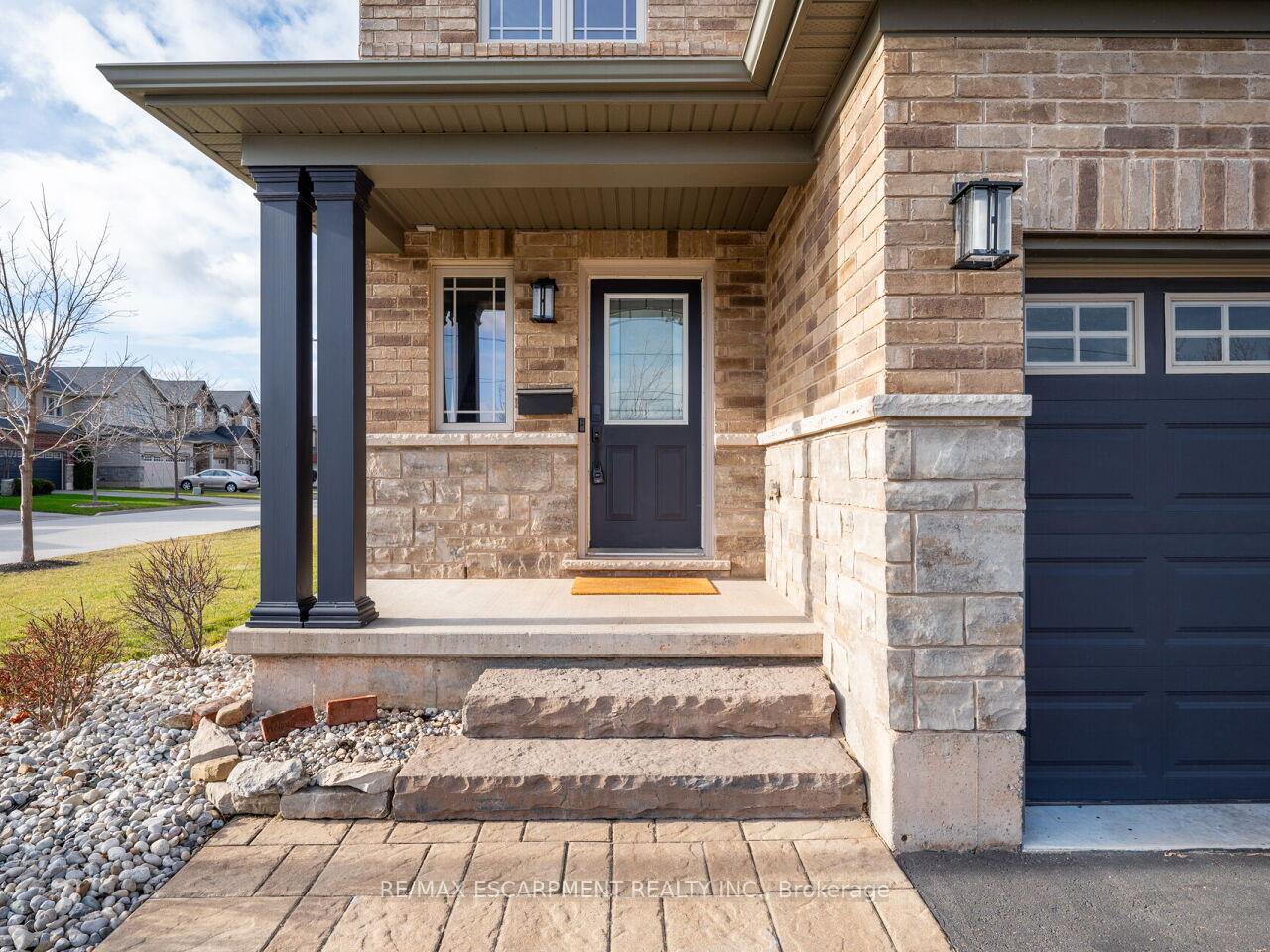 Photo 2 of 385 Murray Street, Grimsby, Grimsby Beach — HOMEH