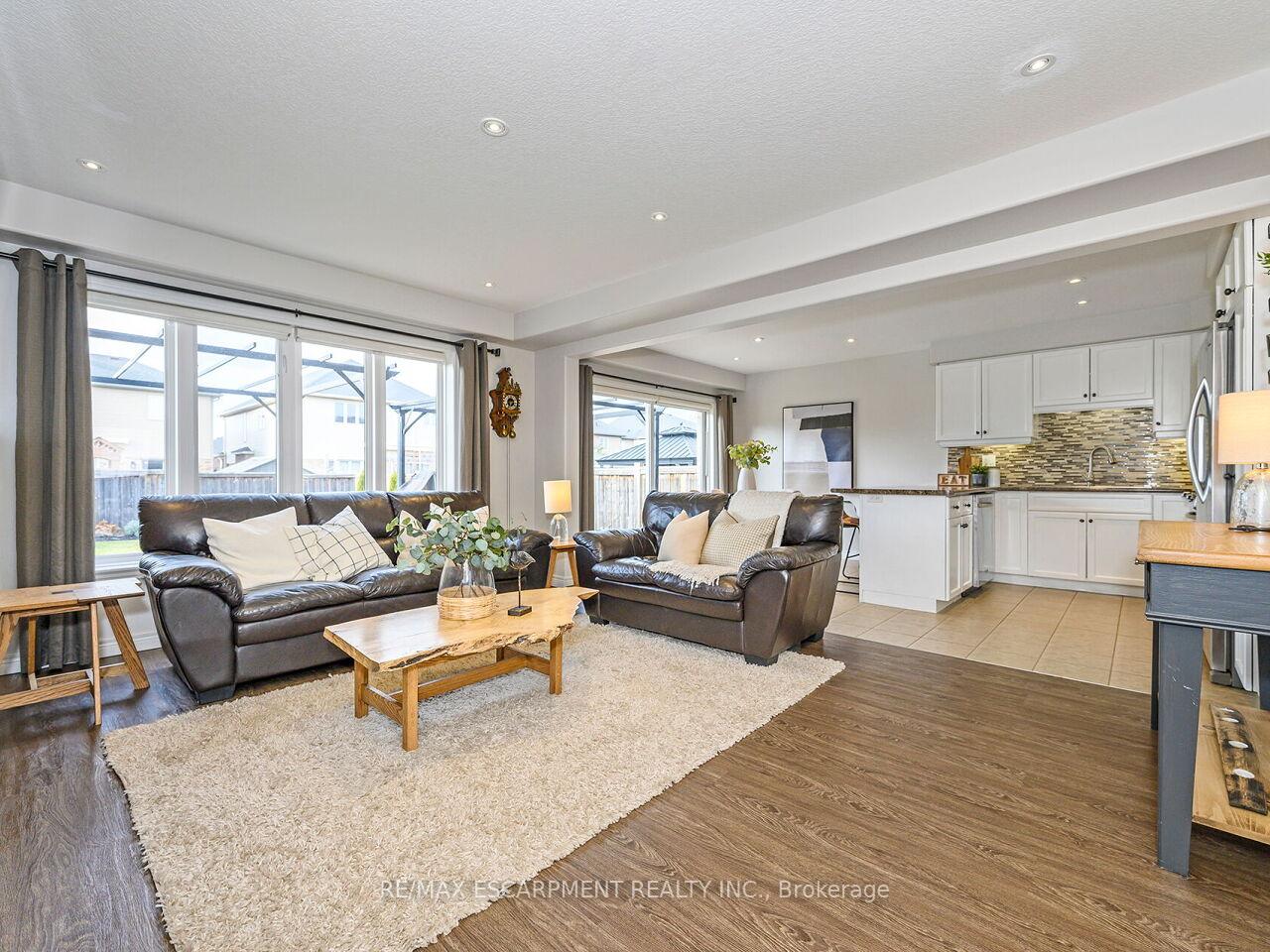 Photo 3 of 385 Murray Street, Grimsby, Grimsby Beach — HOMEH