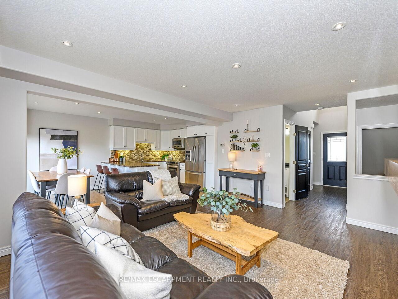 Photo 5 of 385 Murray Street, Grimsby, Grimsby Beach — HOMEH