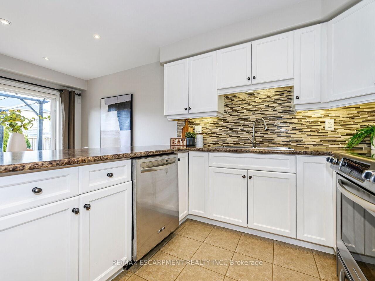 Photo 9 of 385 Murray Street, Grimsby, Grimsby Beach — HOMEH