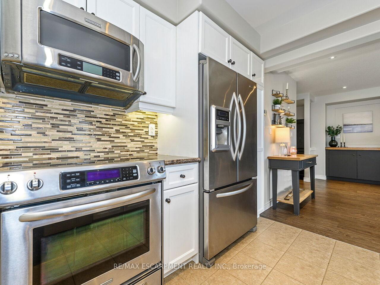 Photo 10 of 385 Murray Street, Grimsby, Grimsby Beach — HOMEH