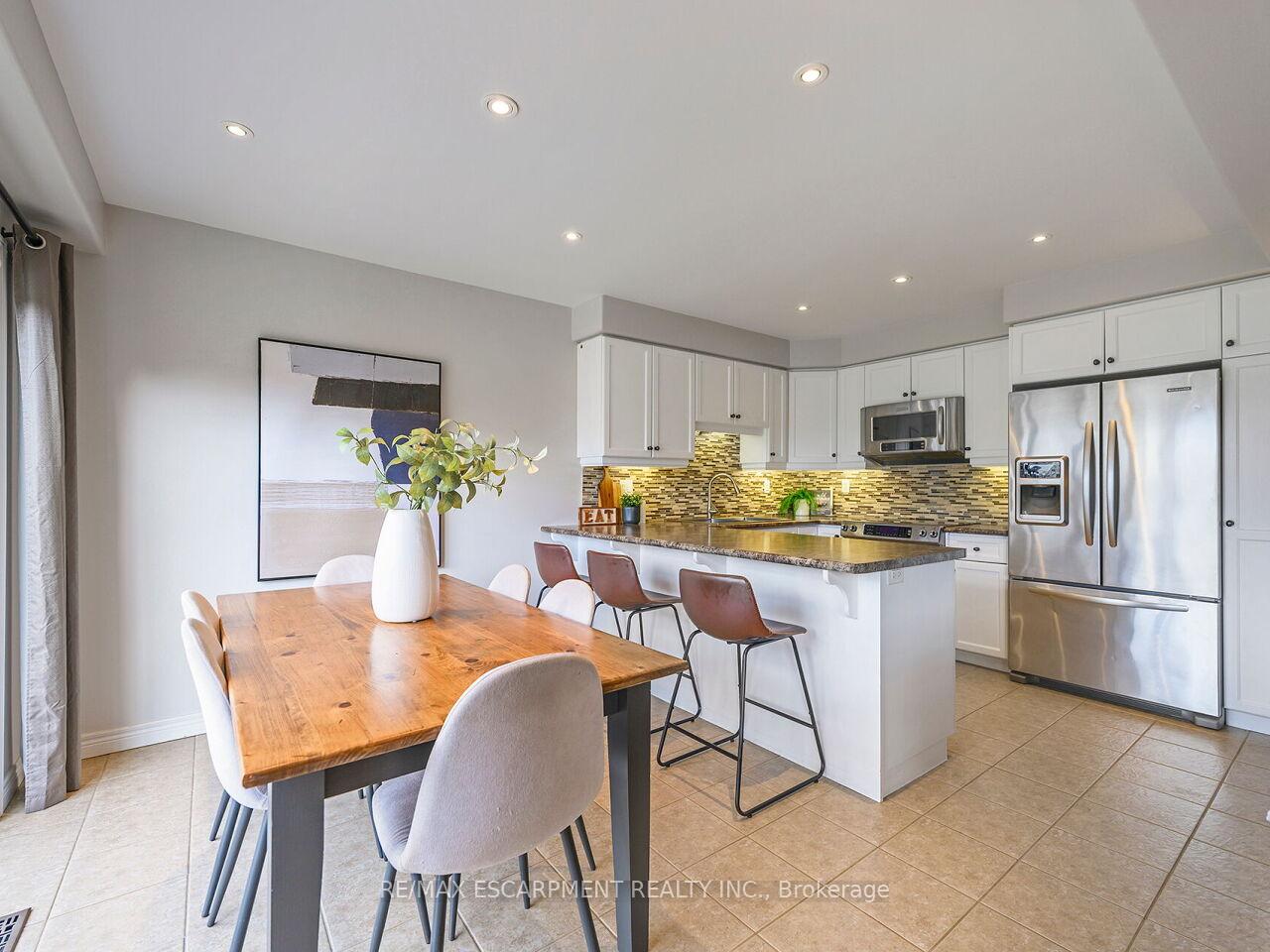 Photo 11 of 385 Murray Street, Grimsby, Grimsby Beach — HOMEH