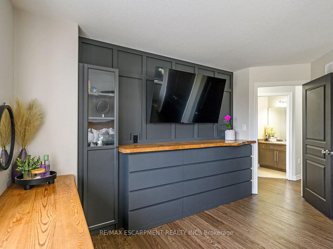 Photo 22 of 385 Murray Street, Grimsby, Grimsby Beach — HOMEH
