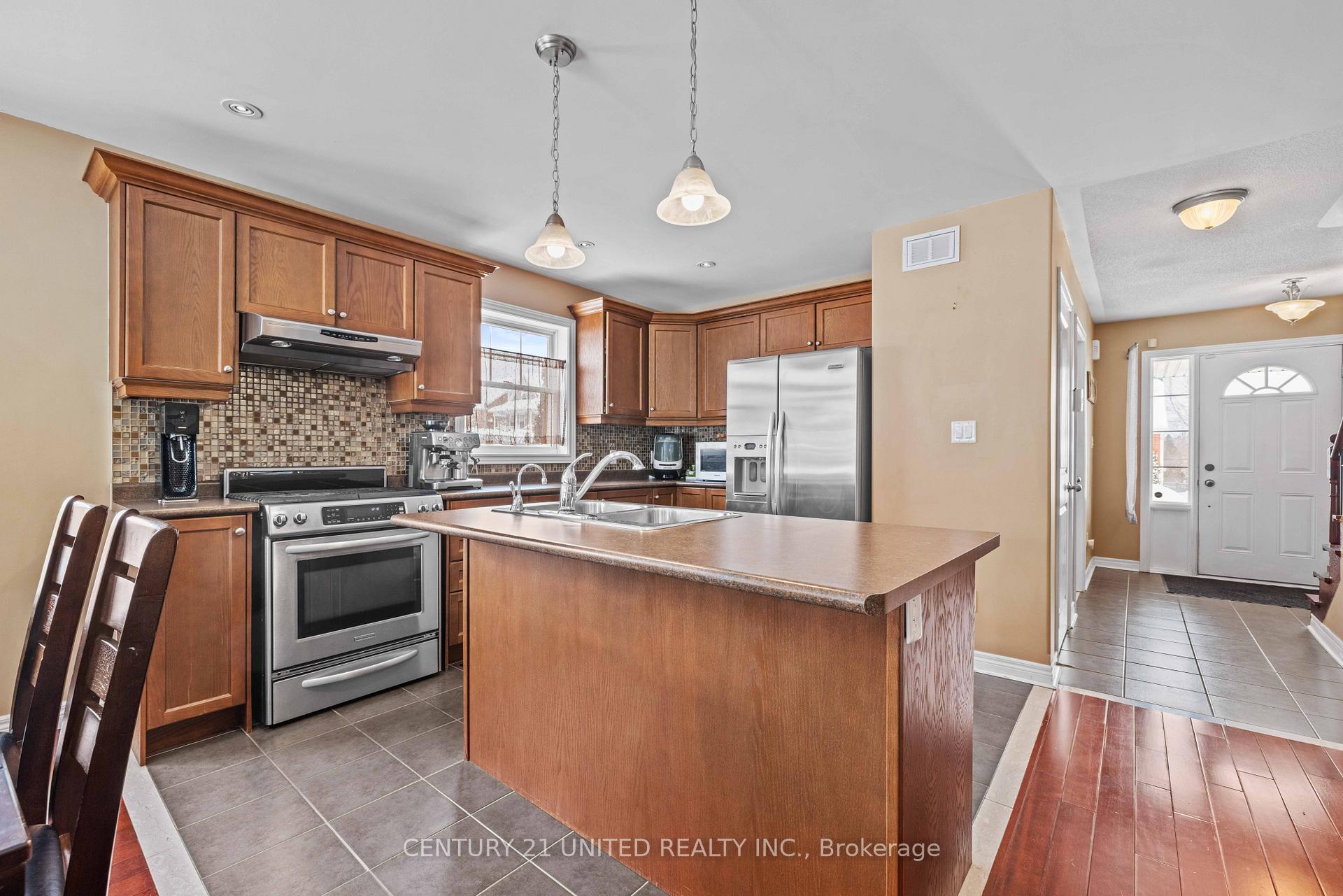 Photo 4 of 109 Bowen Drive, Peterborough, Northcrest Ward 5 — HOMEH