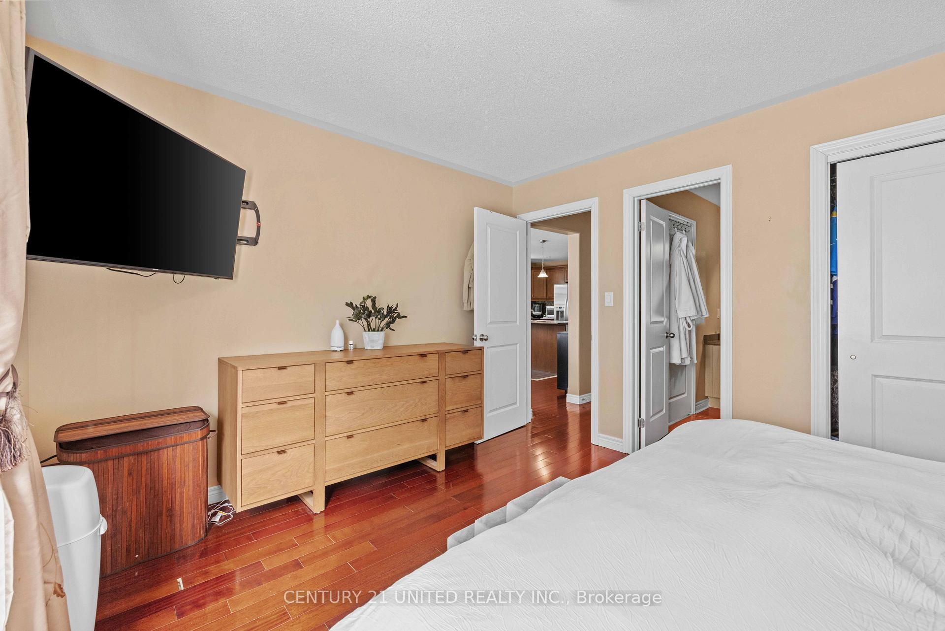 Photo 7 of 109 Bowen Drive, Peterborough, Northcrest Ward 5 — HOMEH