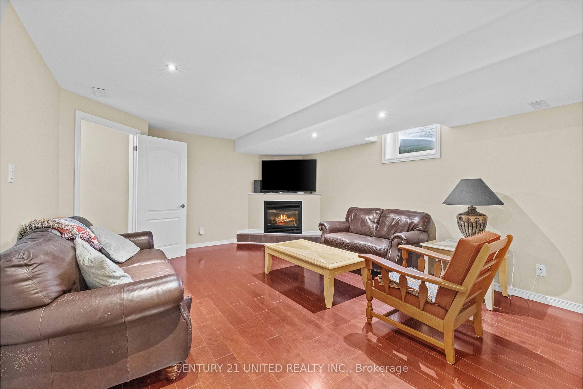 Photo 20 of 109 Bowen Drive, Peterborough, Northcrest Ward 5 — HOMEH
