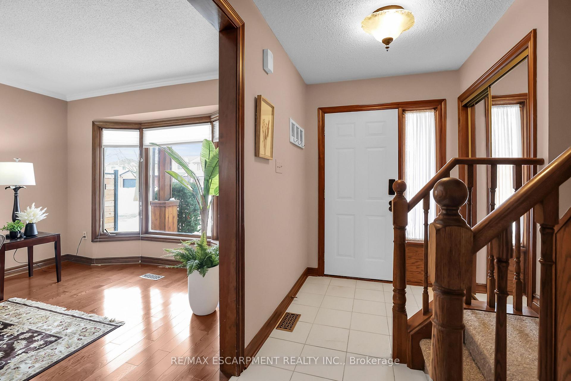 Photo 3 of 3 Farrell Drive, Grimsby, Grimsby West — HOMEH