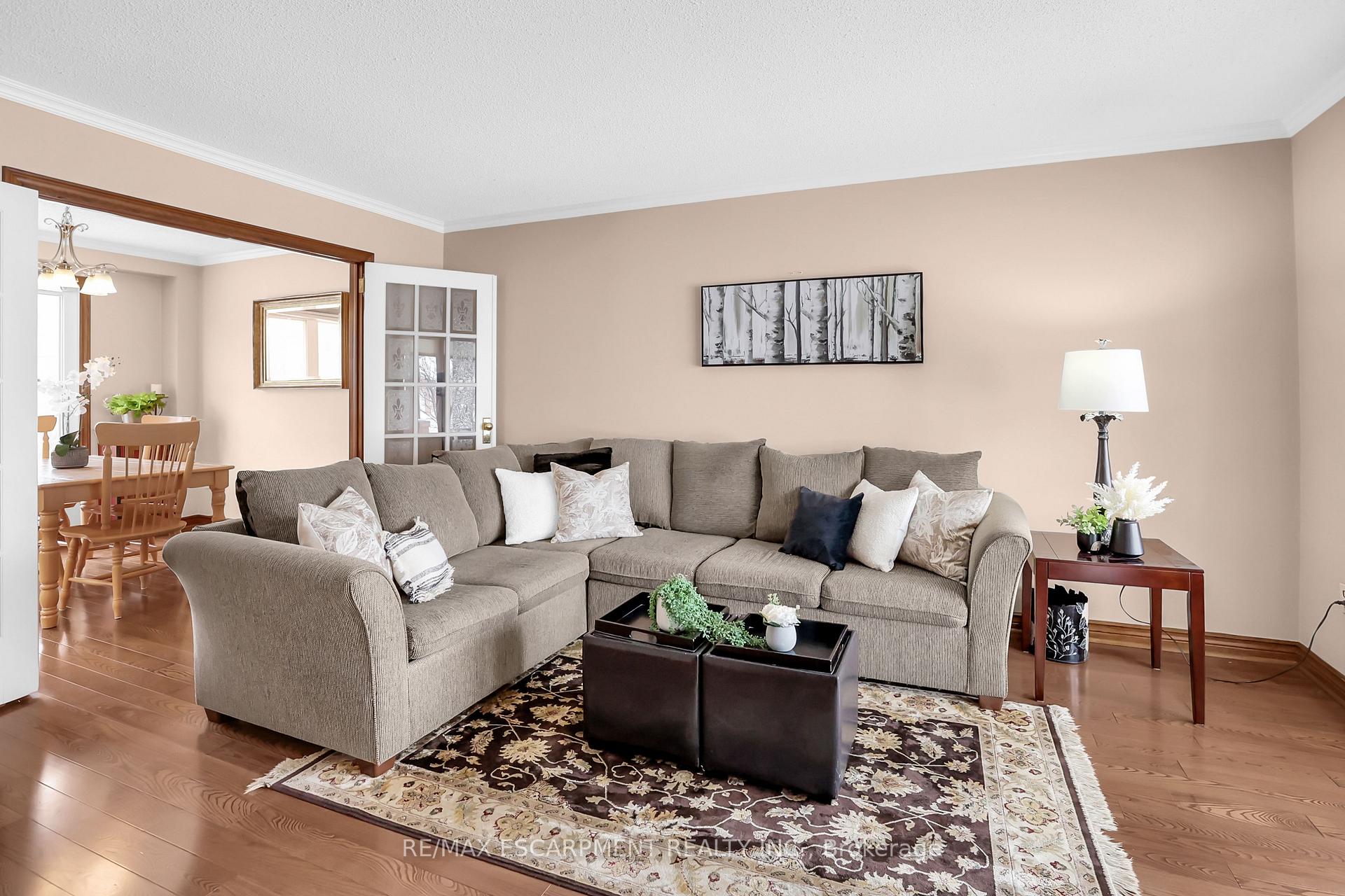 Photo 4 of 3 Farrell Drive, Grimsby, Grimsby West — HOMEH