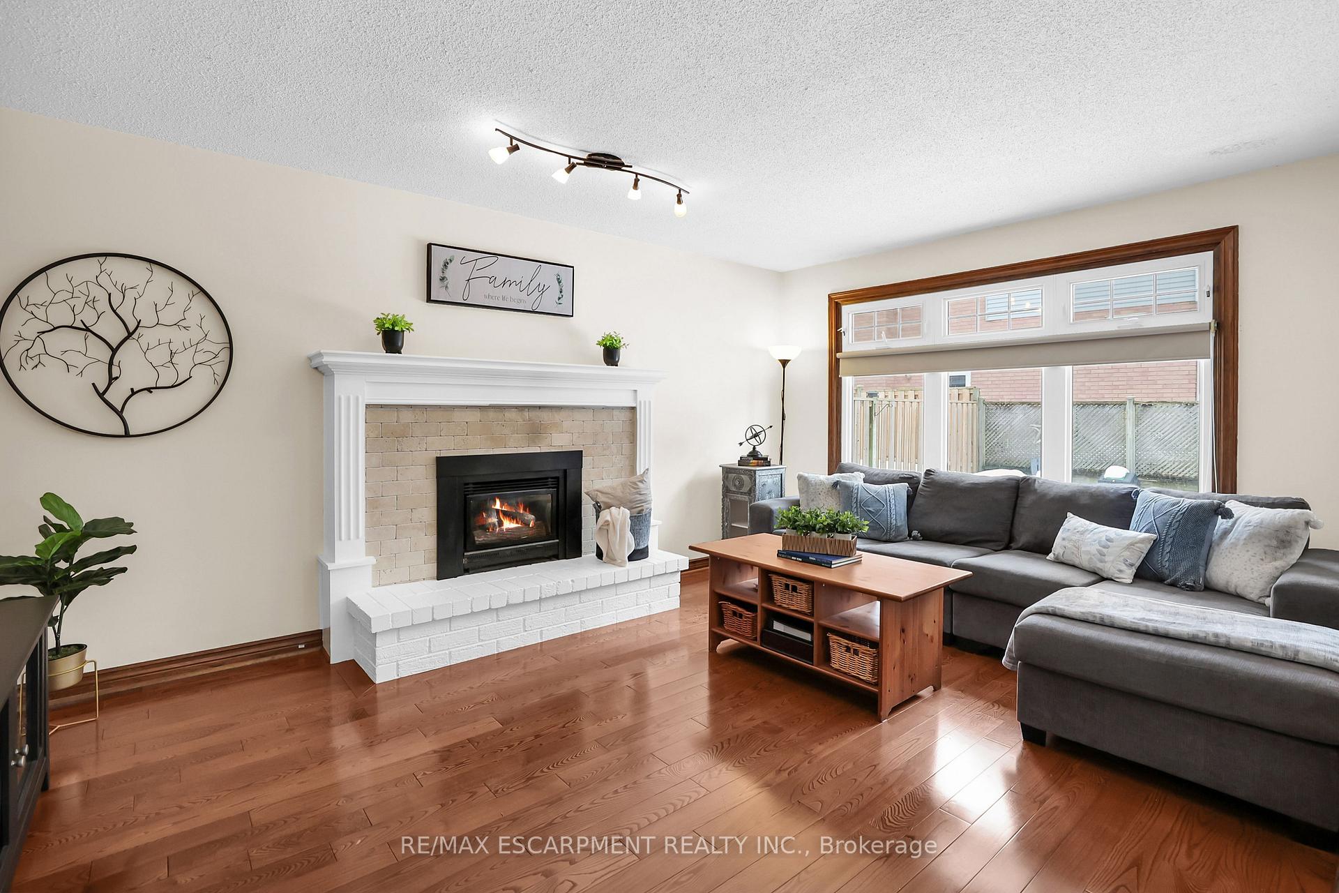 Photo 11 of 3 Farrell Drive, Grimsby, Grimsby West — HOMEH