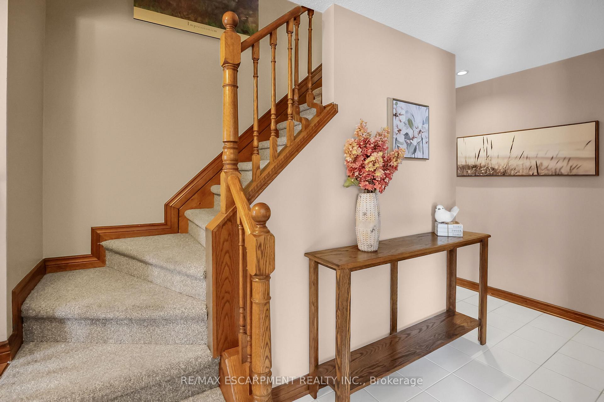 Photo 15 of 3 Farrell Drive, Grimsby, Grimsby West — HOMEH