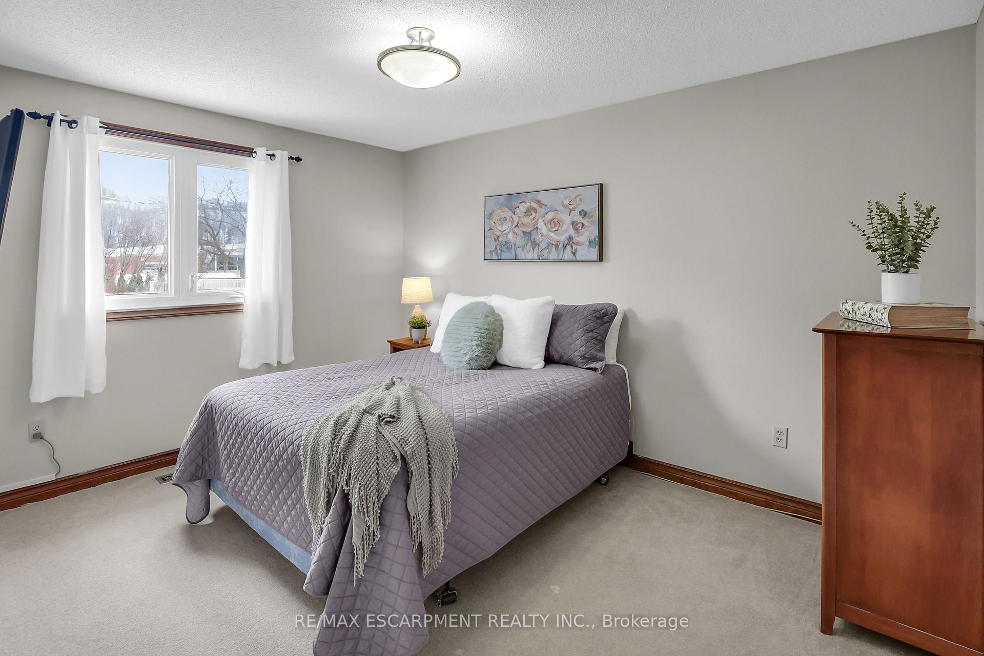 Photo 20 of 3 Farrell Drive, Grimsby, Grimsby West — HOMEH