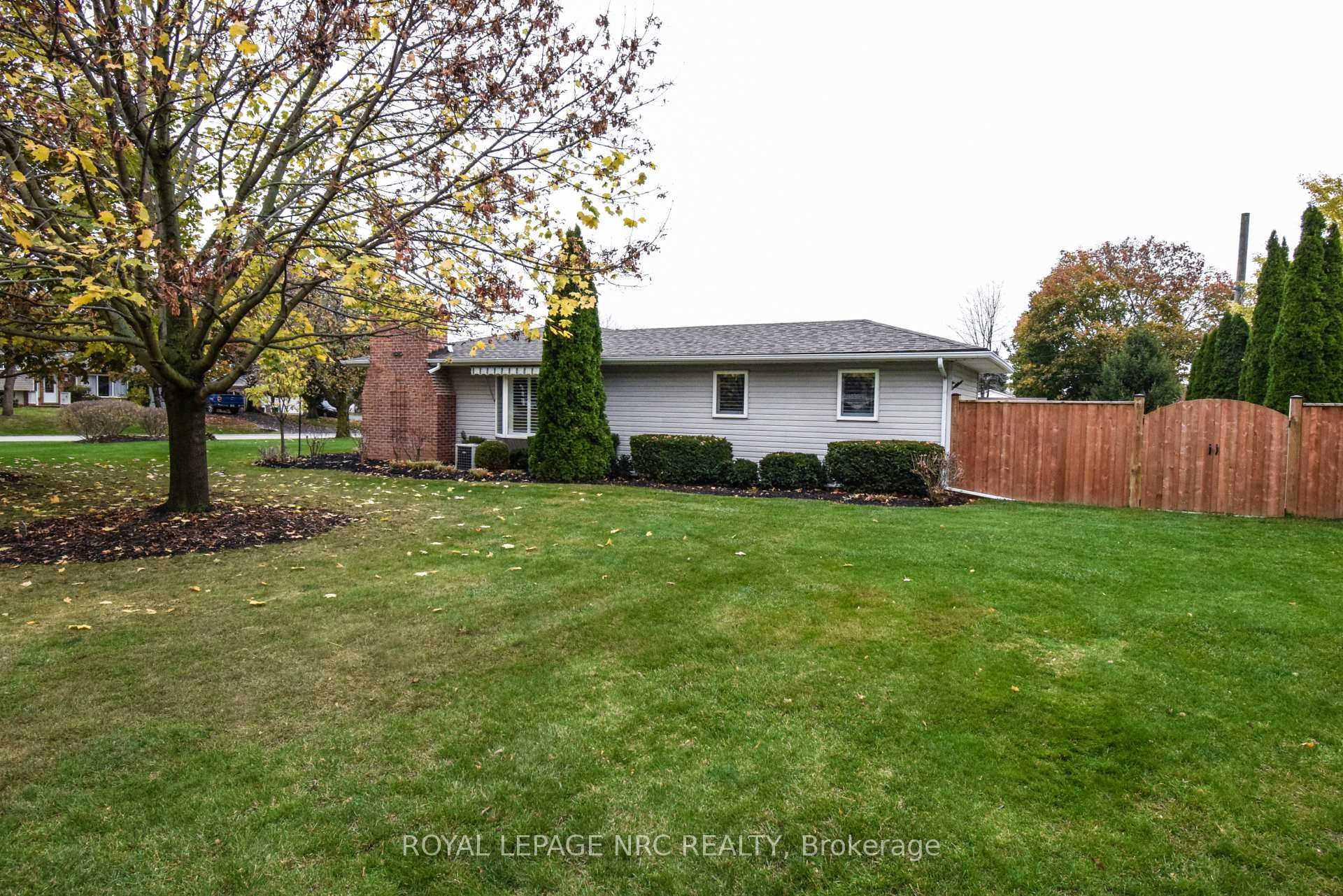 Photo 5 of 15 Burgess Drive, Grimsby, Grimsby East — HOMEH