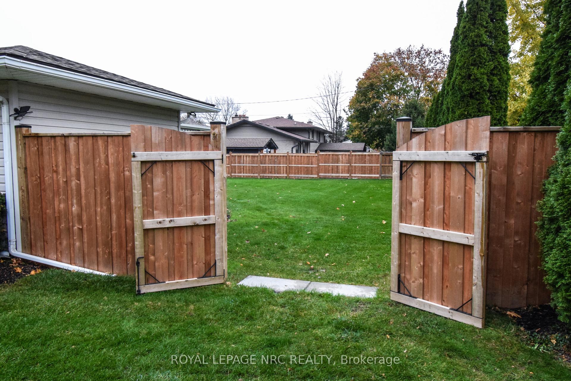 Photo 6 of 15 Burgess Drive, Grimsby, Grimsby East — HOMEH