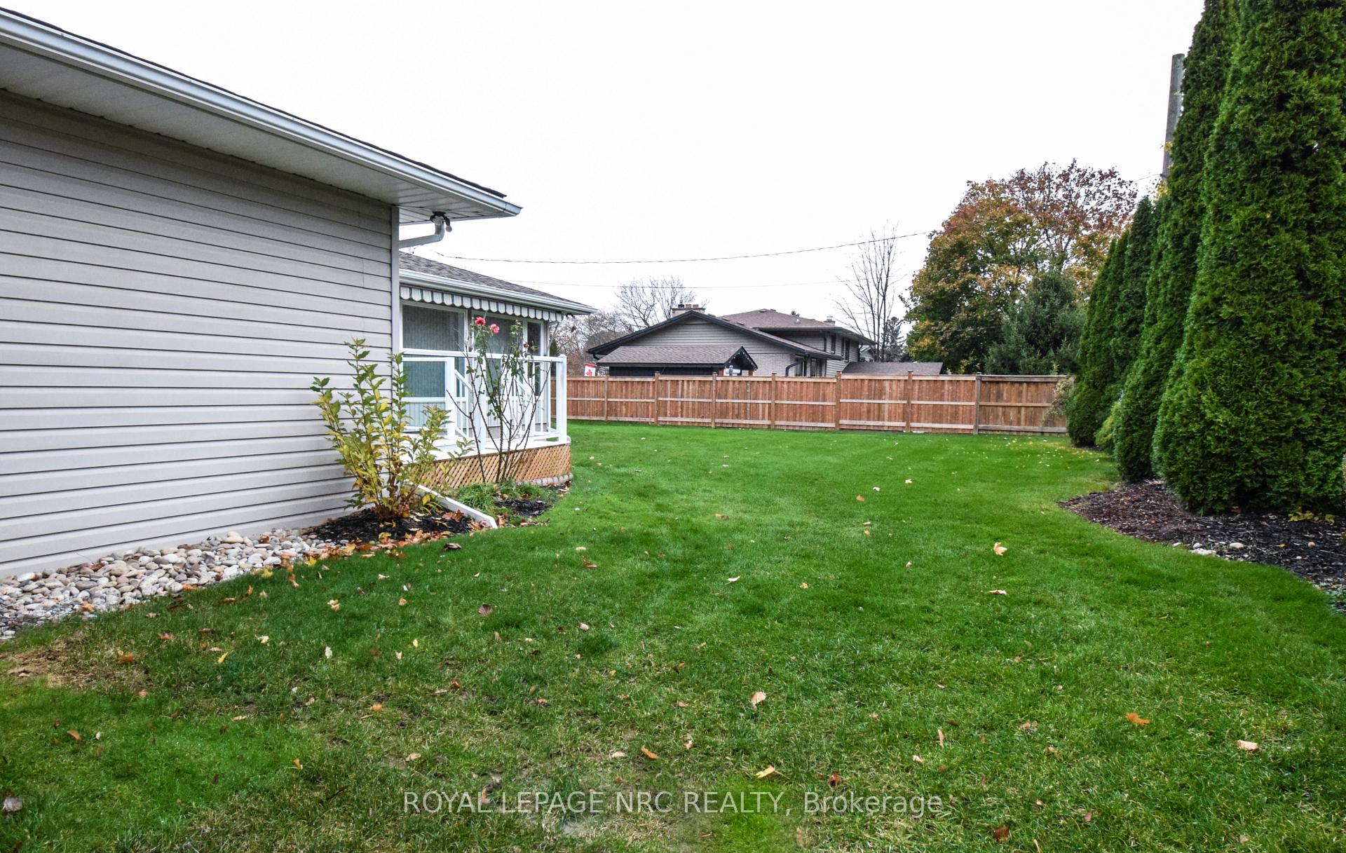 Photo 7 of 15 Burgess Drive, Grimsby, Grimsby East — HOMEH