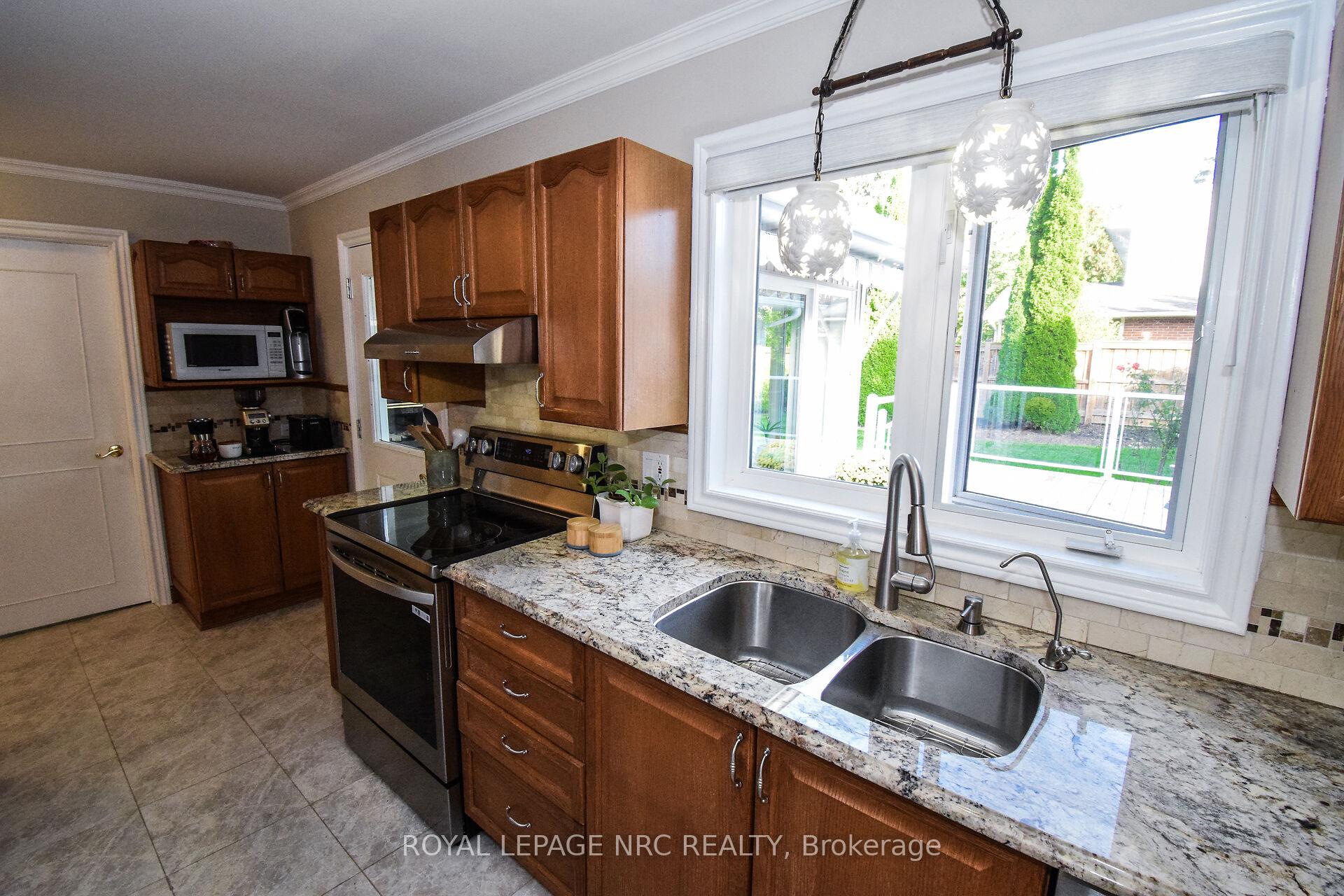 Photo 29 of 15 Burgess Drive, Grimsby, Grimsby East — HOMEH
