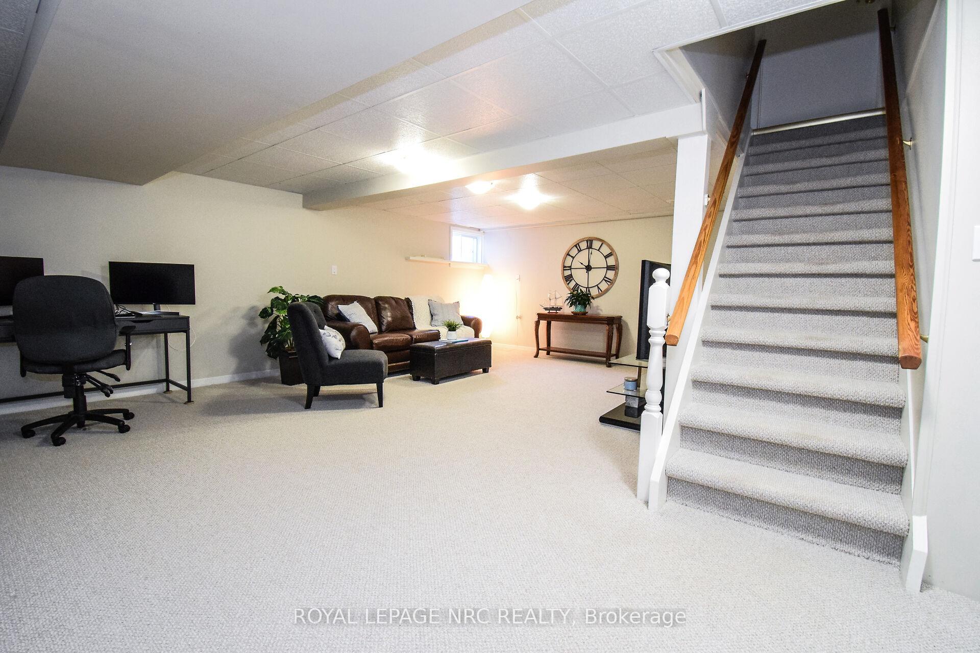 Photo 35 of 15 Burgess Drive, Grimsby, Grimsby East — HOMEH
