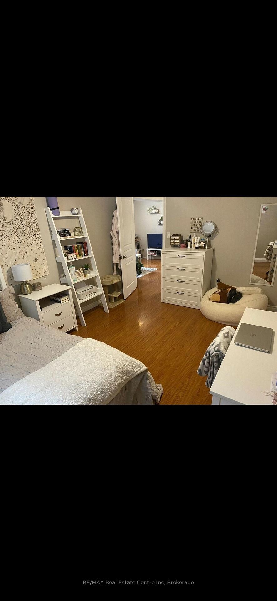 Photo 3 of 15 Dominion Drive, Guelph, Pineridge/Westminster Woods — HOMEH