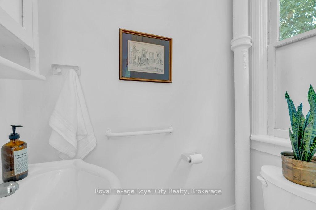 Photo 19 of 45 Toronto Street, Guelph, St. Patrick's Ward — HOMEH