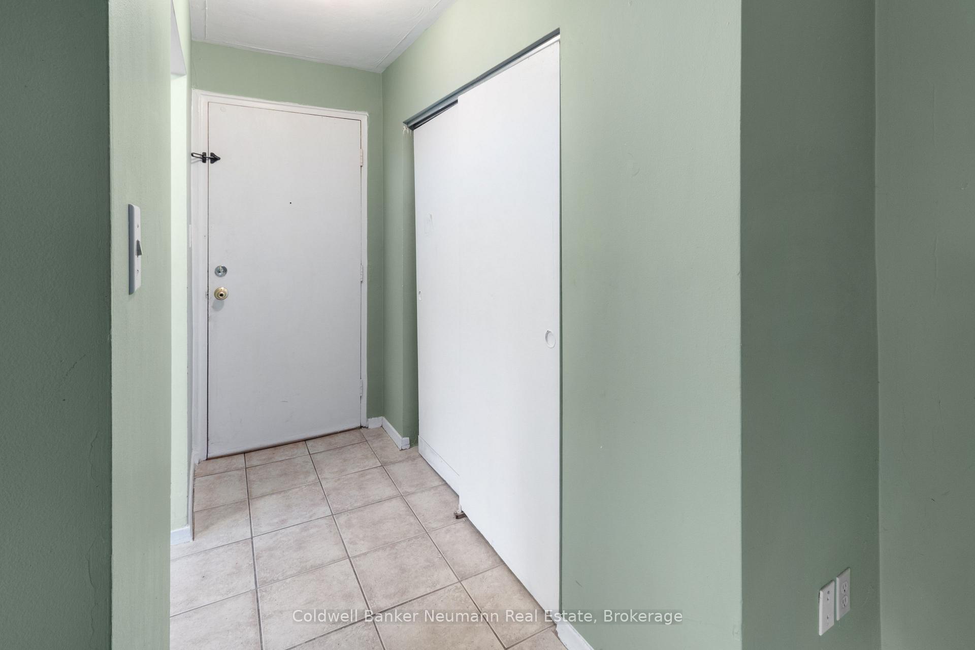 Photo 7 of Unit 3, 8 Delaware Avenue, Guelph, Victoria North — HOMEH