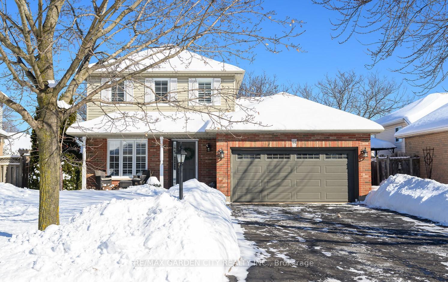 Photo 1 of 94 Colonial Crescent, Grimsby, Grimsby East — HOMEH