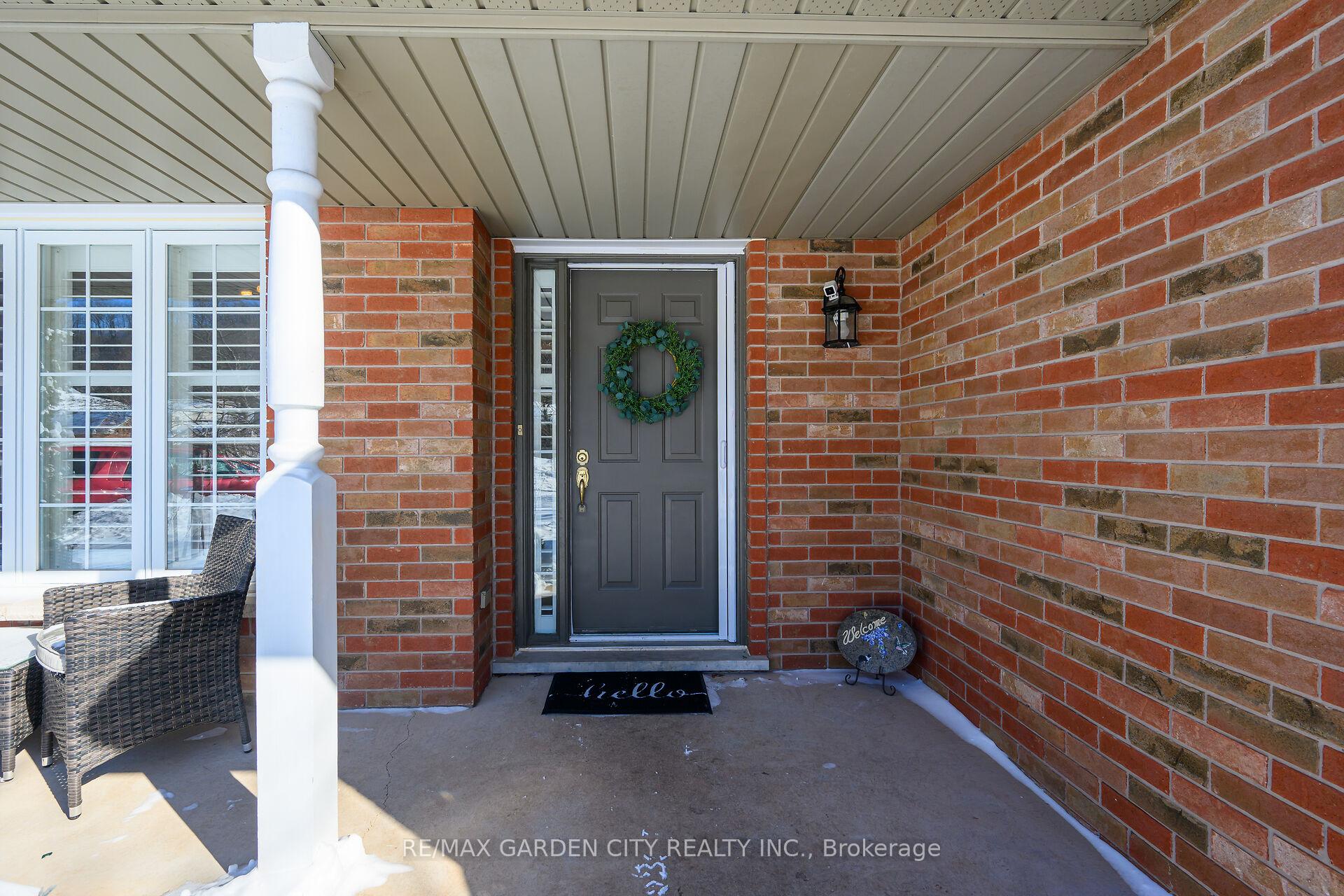 Photo 3 of 94 Colonial Crescent, Grimsby, Grimsby East — HOMEH