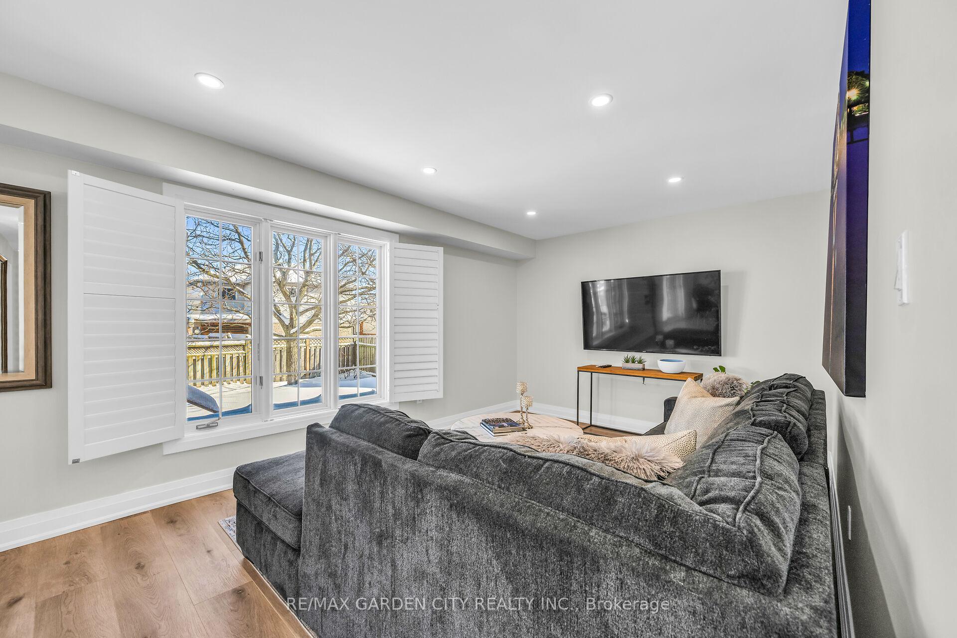 Photo 13 of 94 Colonial Crescent, Grimsby, Grimsby East — HOMEH