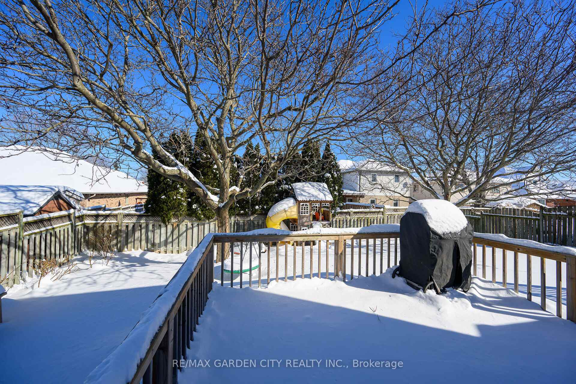 Photo 27 of 94 Colonial Crescent, Grimsby, Grimsby East — HOMEH