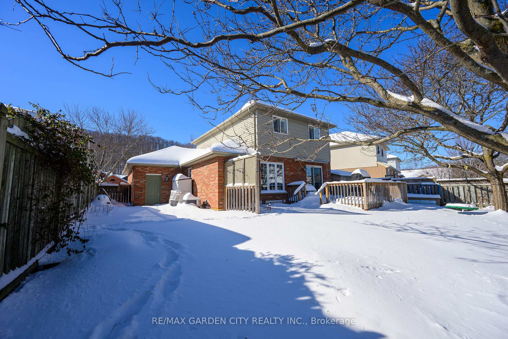 Photo 30 of 94 Colonial Crescent, Grimsby, Grimsby East — HOMEH