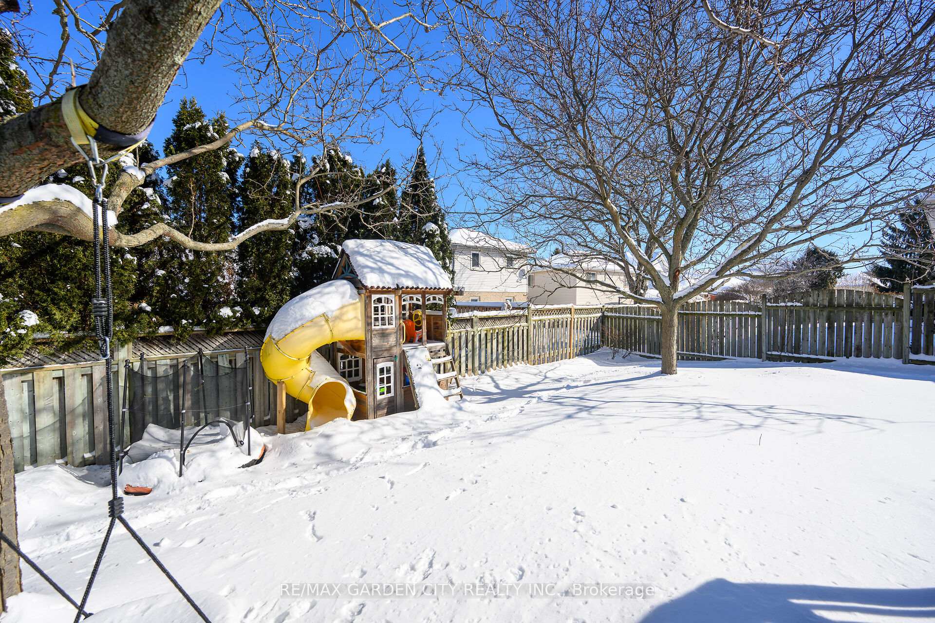 Photo 31 of 94 Colonial Crescent, Grimsby, Grimsby East — HOMEH
