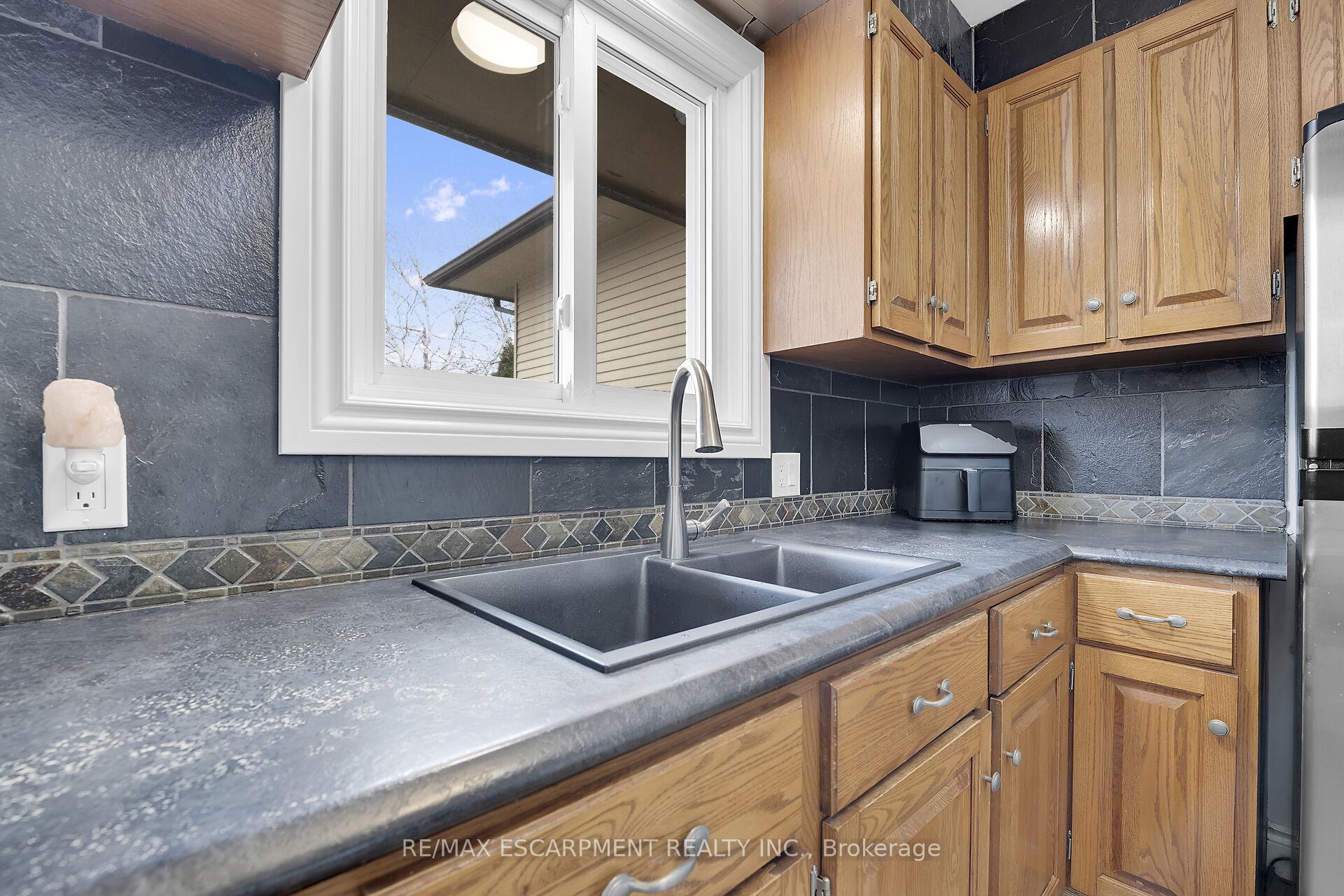 Photo 8 of 10 Almond Gardens, Grimsby, Grimsby Beach — HOMEH