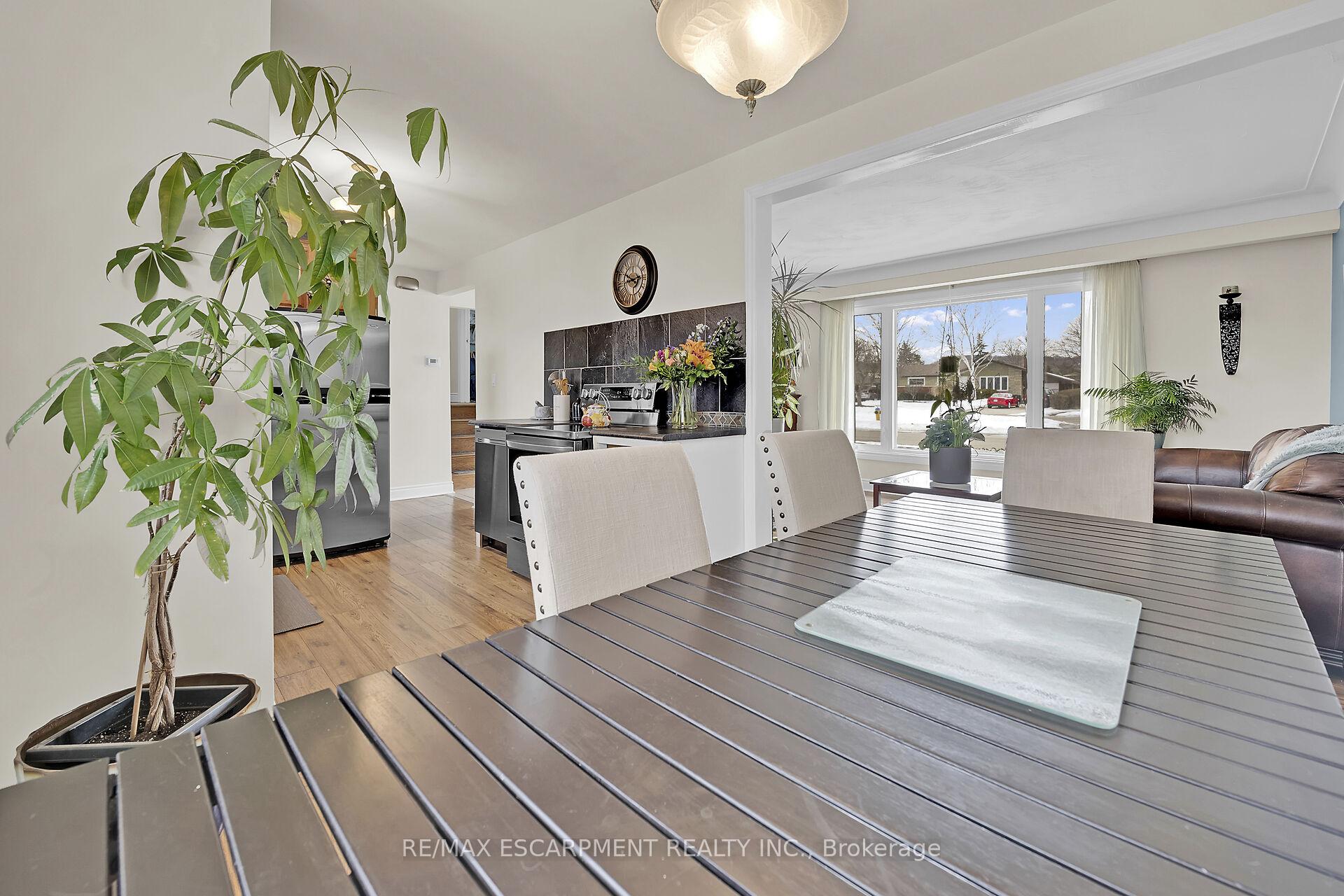 Photo 11 of 10 Almond Gardens, Grimsby, Grimsby Beach — HOMEH