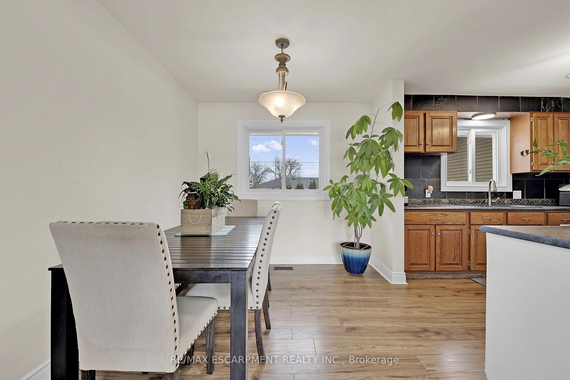 Photo 14 of 10 Almond Gardens, Grimsby, Grimsby Beach — HOMEH