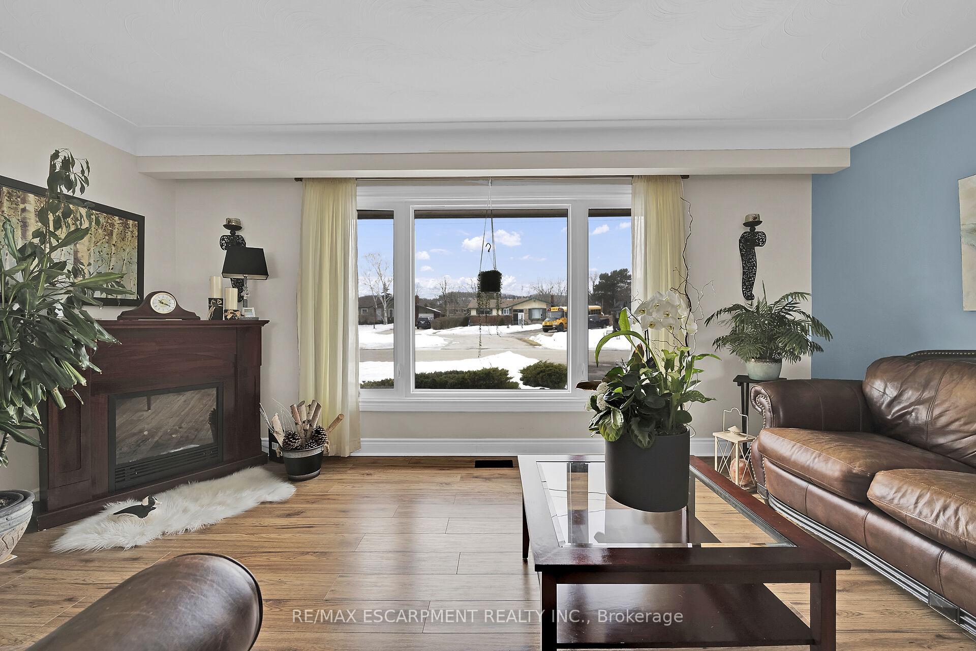 Photo 16 of 10 Almond Gardens, Grimsby, Grimsby Beach — HOMEH