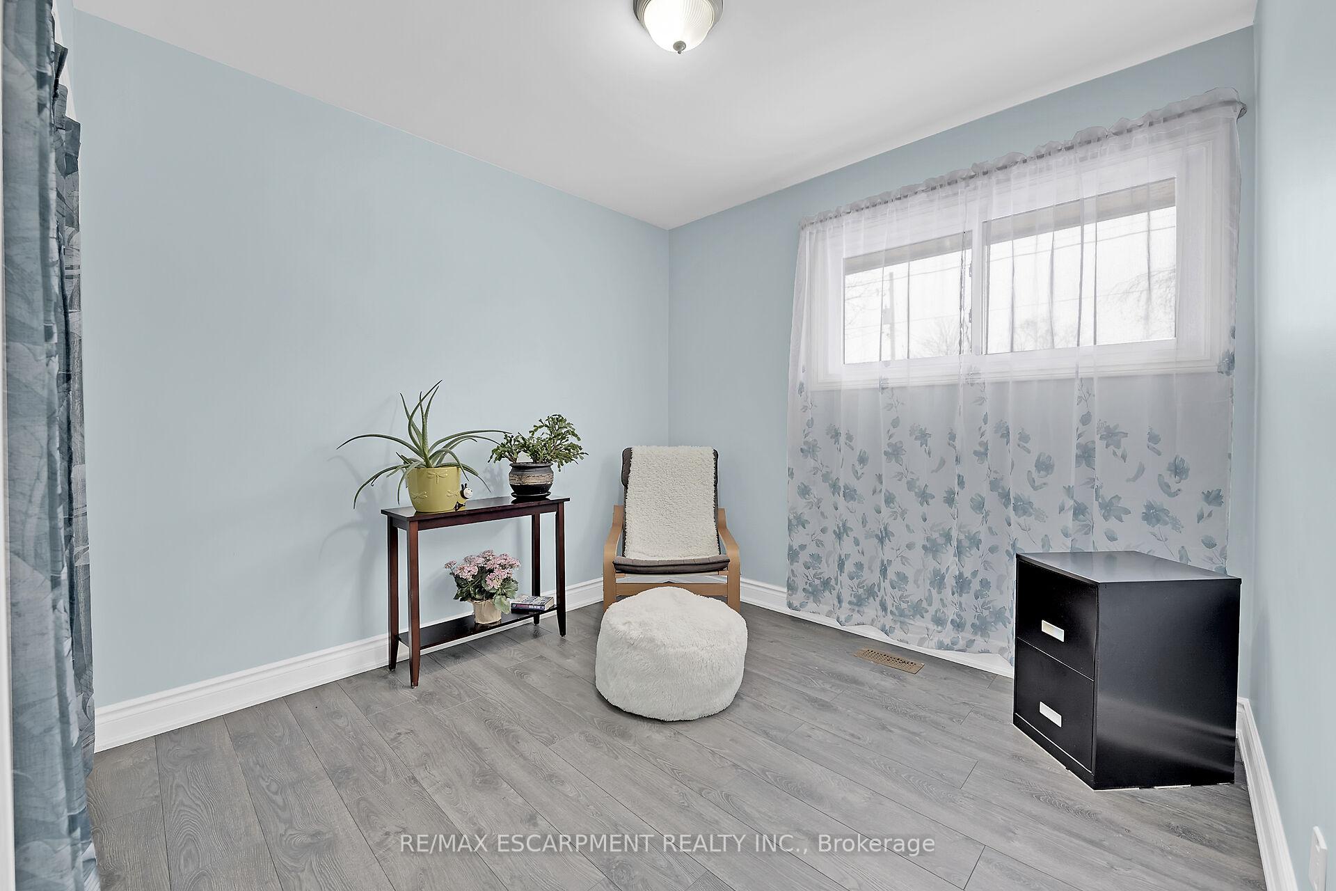 Photo 33 of 10 Almond Gardens, Grimsby, Grimsby Beach — HOMEH