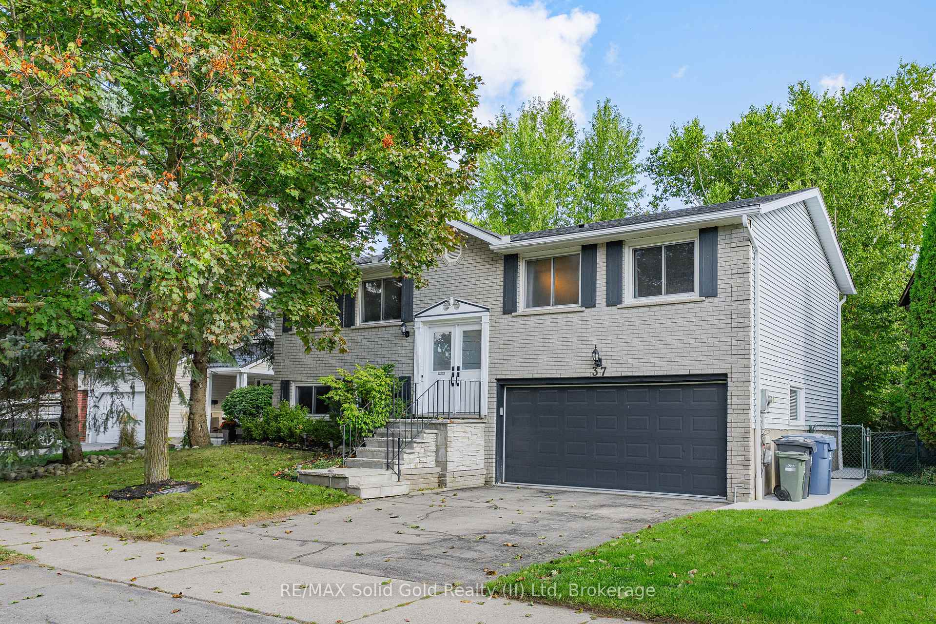 Photo 1 of 37 Thornhill Drive, Guelph, Willow West/Sugarbush/West Acres — HOMEH