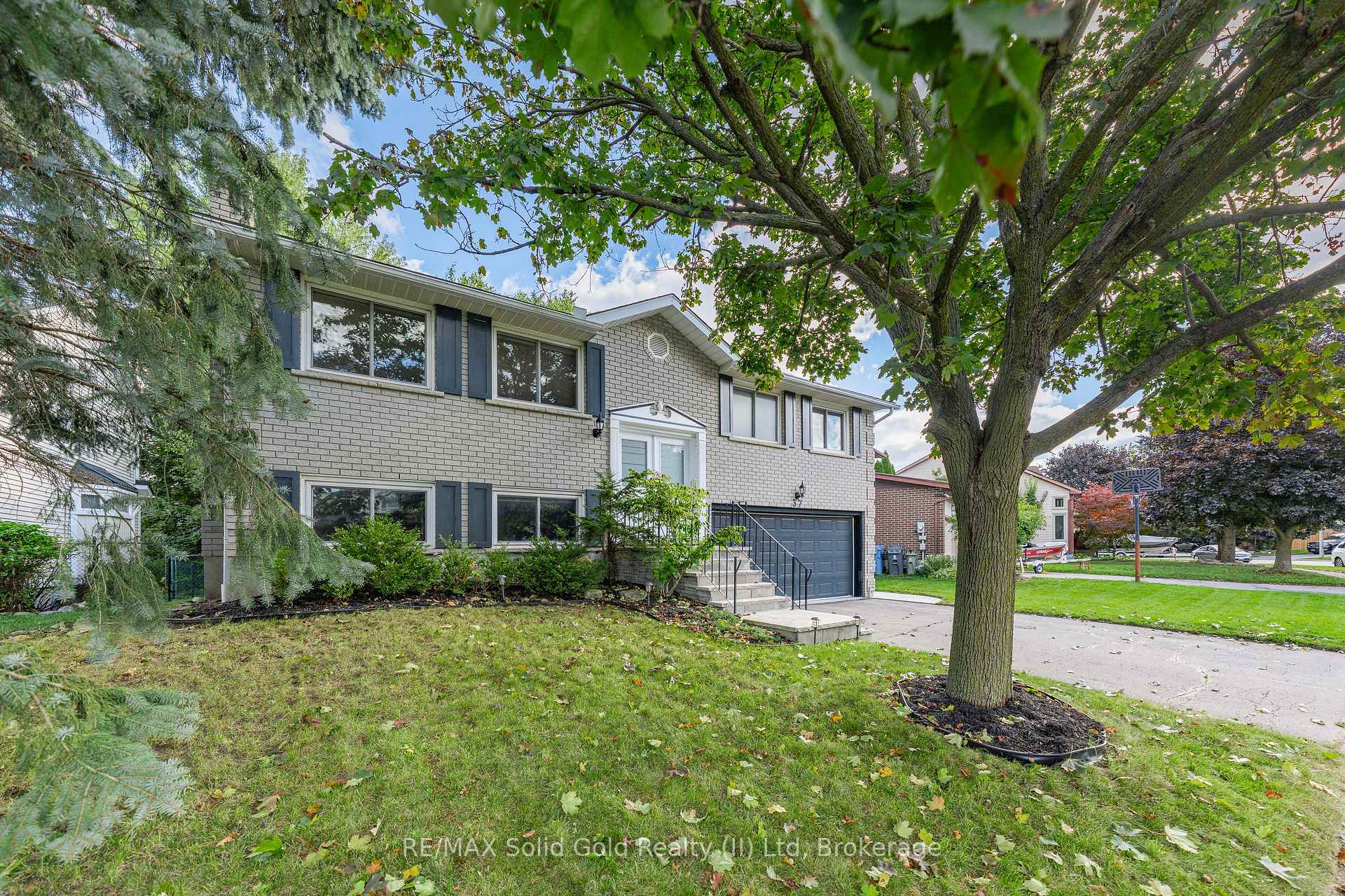 Photo 2 of 37 Thornhill Drive, Guelph, Willow West/Sugarbush/West Acres — HOMEH