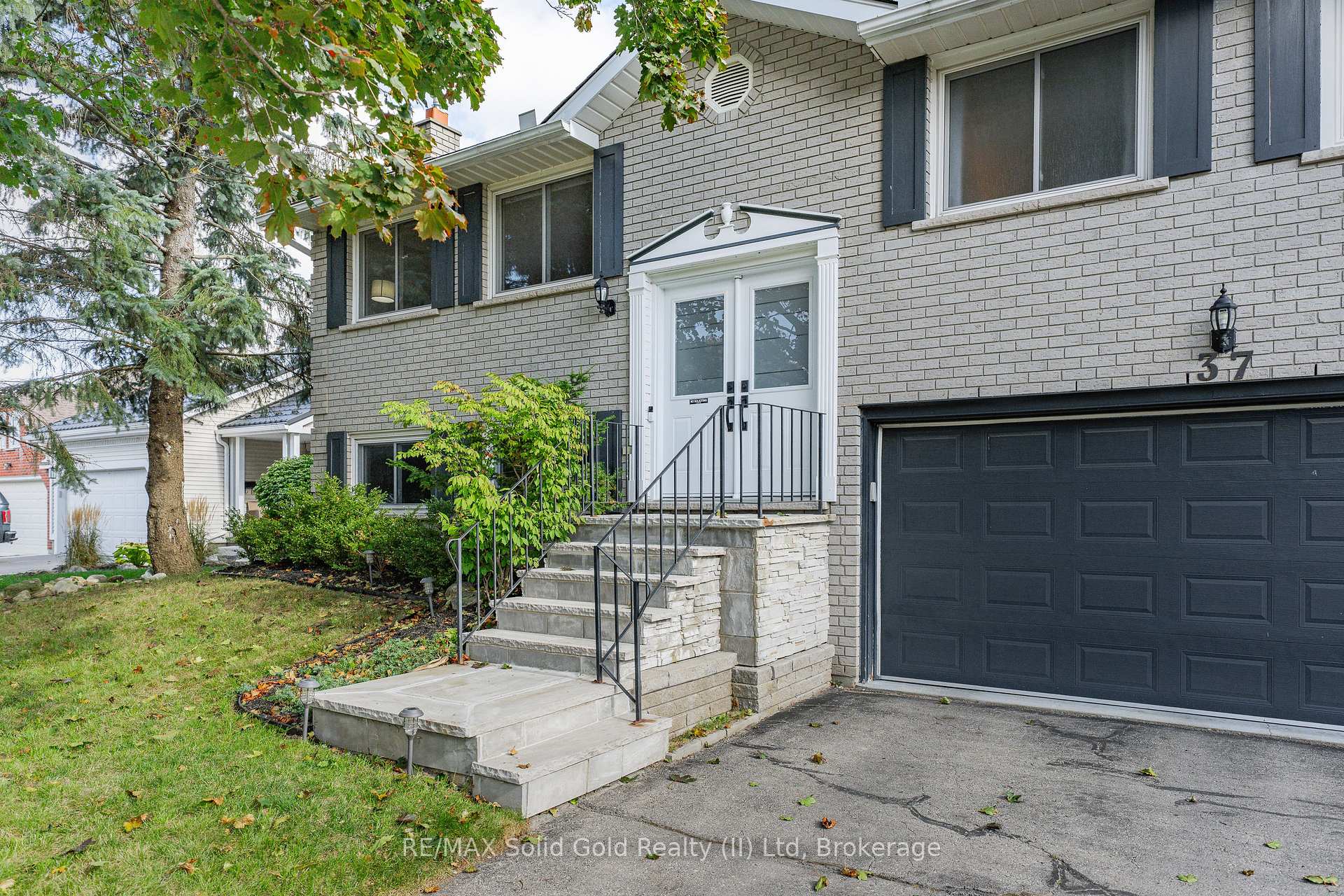 Photo 3 of 37 Thornhill Drive, Guelph, Willow West/Sugarbush/West Acres — HOMEH