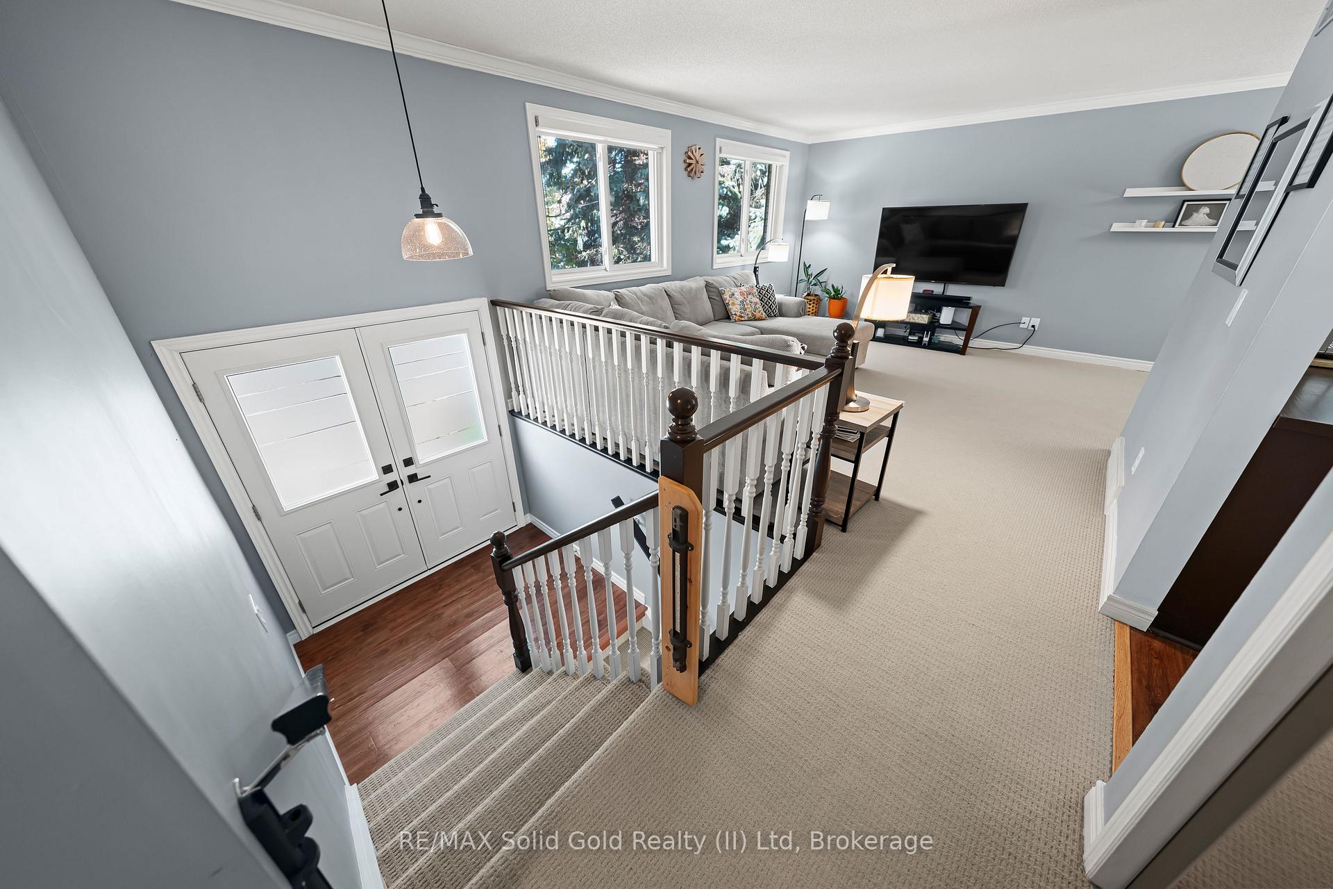 Photo 5 of 37 Thornhill Drive, Guelph, Willow West/Sugarbush/West Acres — HOMEH