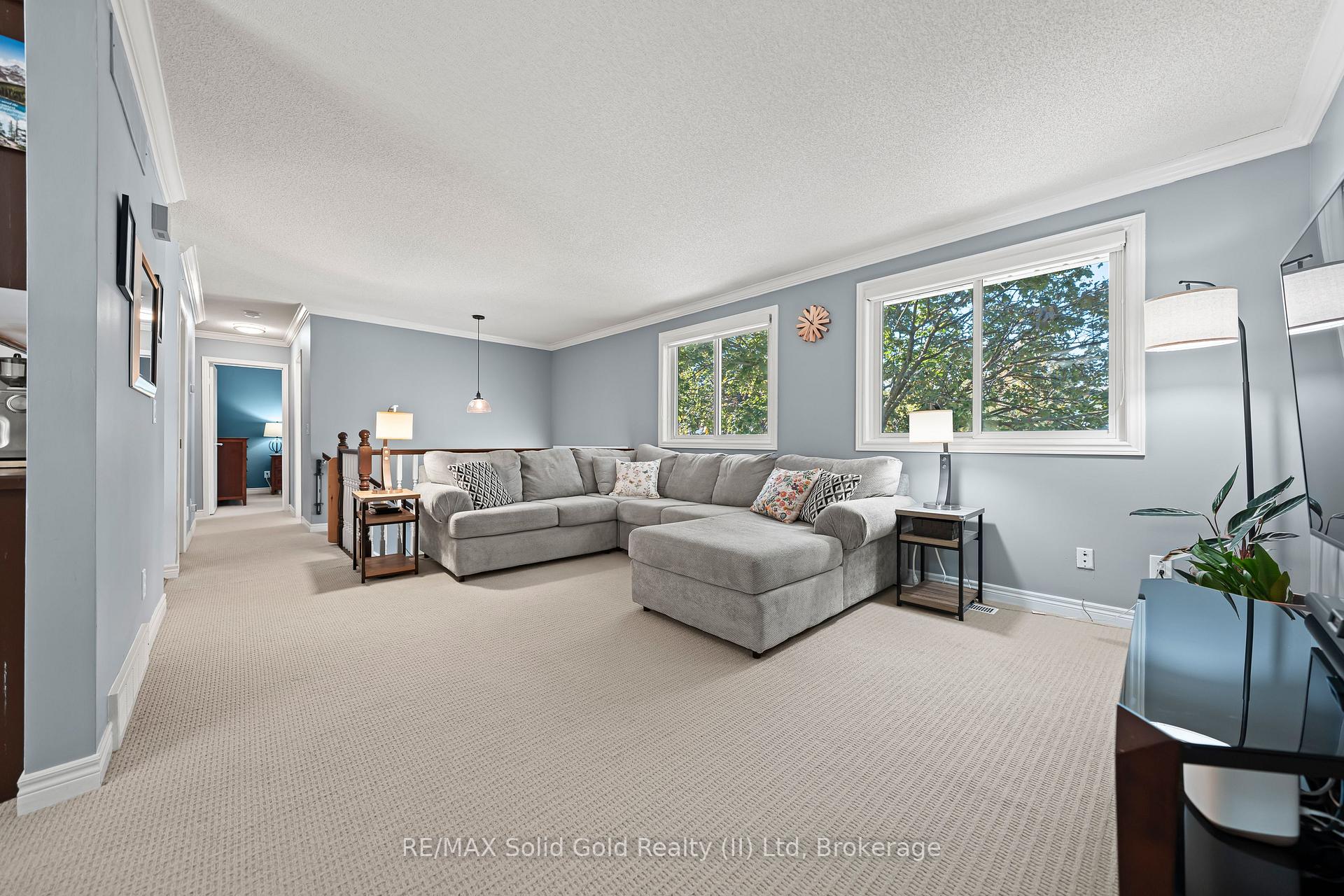 Photo 7 of 37 Thornhill Drive, Guelph, Willow West/Sugarbush/West Acres — HOMEH