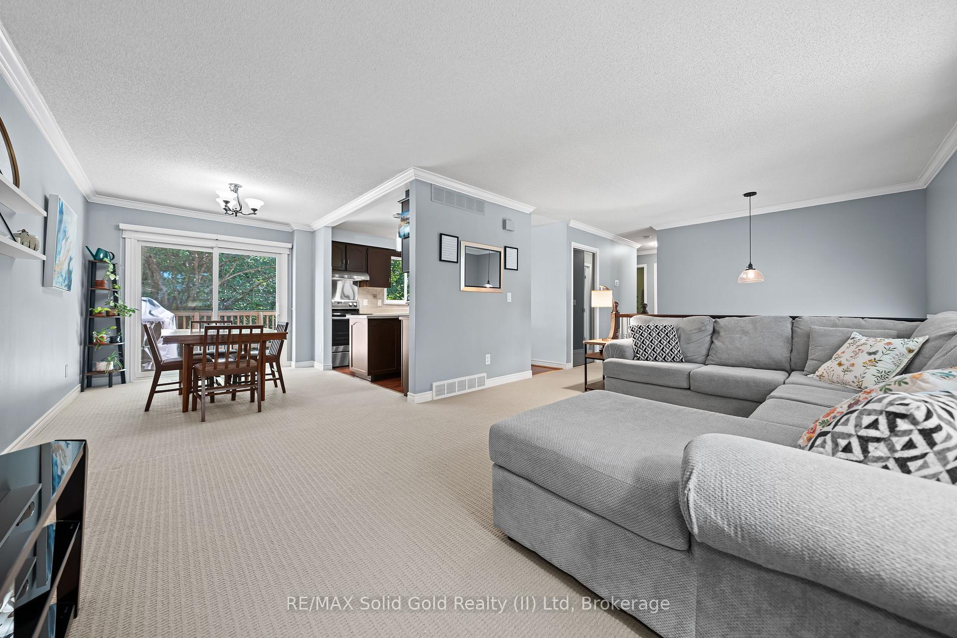 Photo 8 of 37 Thornhill Drive, Guelph, Willow West/Sugarbush/West Acres — HOMEH