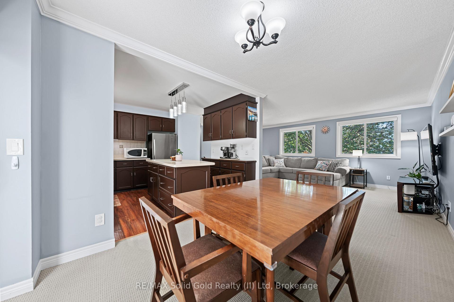 Photo 11 of 37 Thornhill Drive, Guelph, Willow West/Sugarbush/West Acres — HOMEH