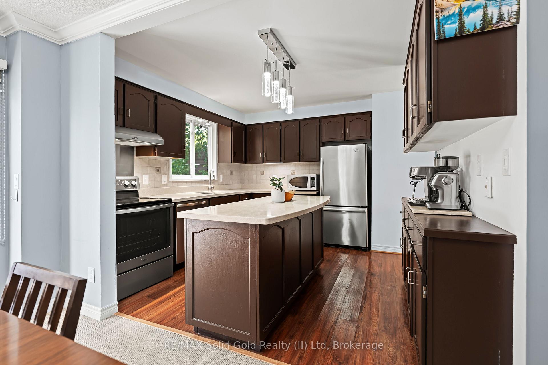 Photo 12 of 37 Thornhill Drive, Guelph, Willow West/Sugarbush/West Acres — HOMEH