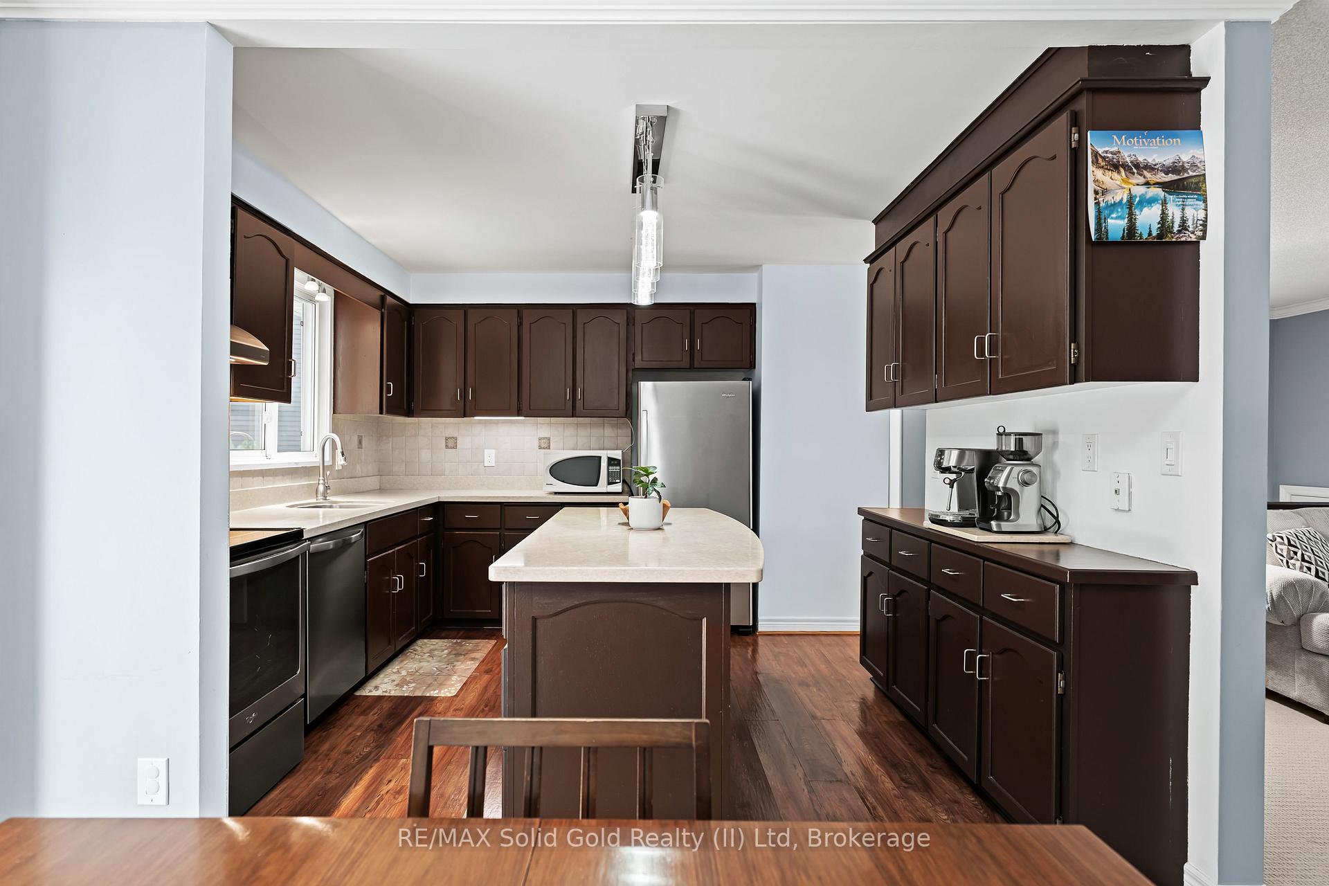 Photo 13 of 37 Thornhill Drive, Guelph, Willow West/Sugarbush/West Acres — HOMEH