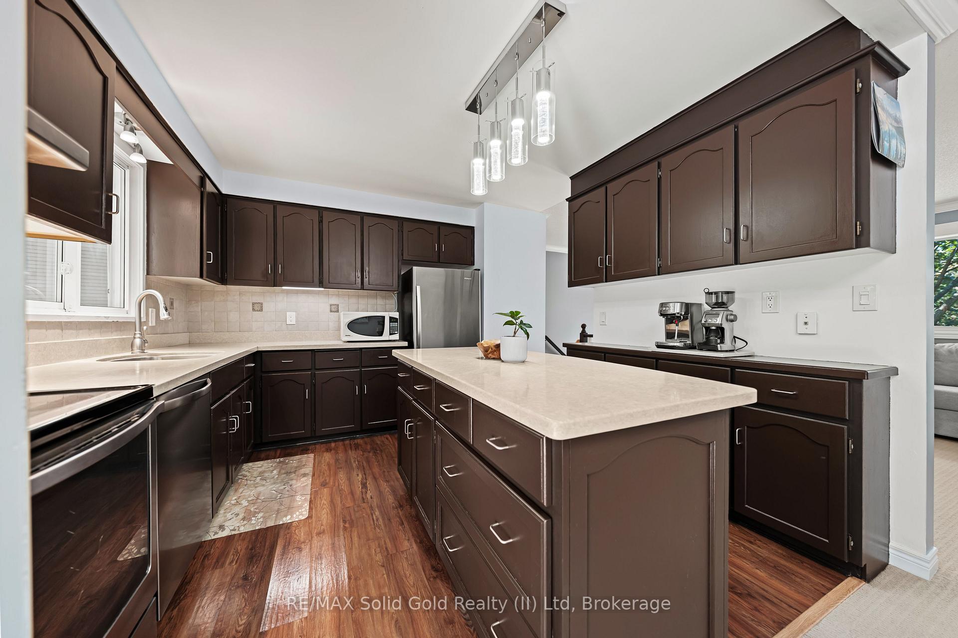 Photo 14 of 37 Thornhill Drive, Guelph, Willow West/Sugarbush/West Acres — HOMEH
